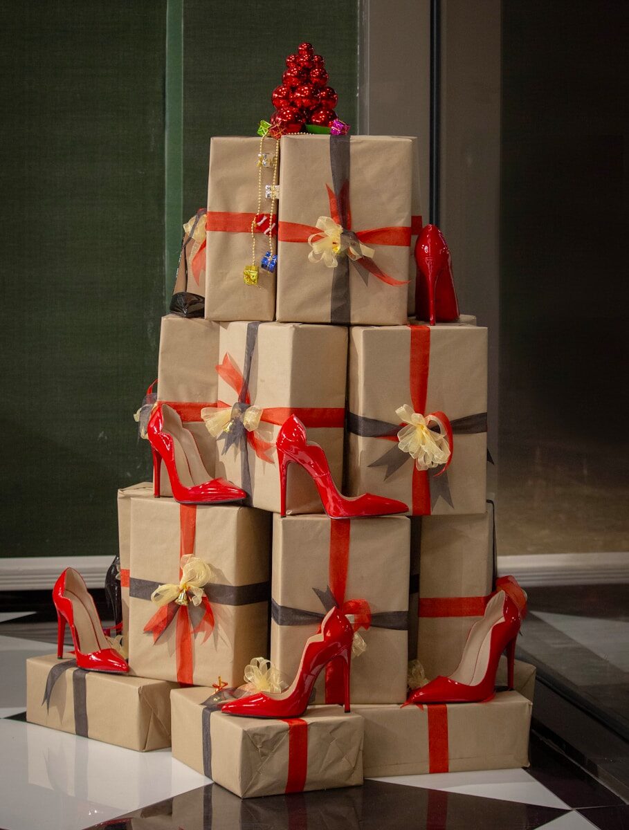 Photo by 150 Billi a christmas tree made out of wrapped presents